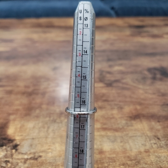 Silver tone ring with white stone size 5.5 - Picture 6 of 7